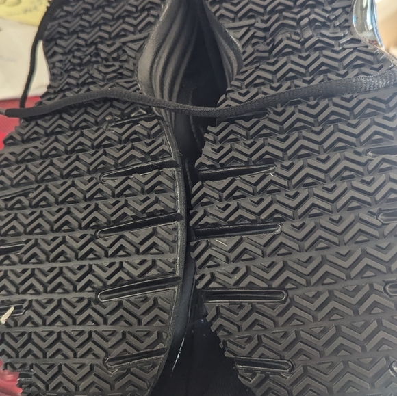 NEW W TAGS WOMENS FILA MEMORY FOAM SLIP RESISTANT BLACK SHOES MAKE OFFER - Picture 2 of 5